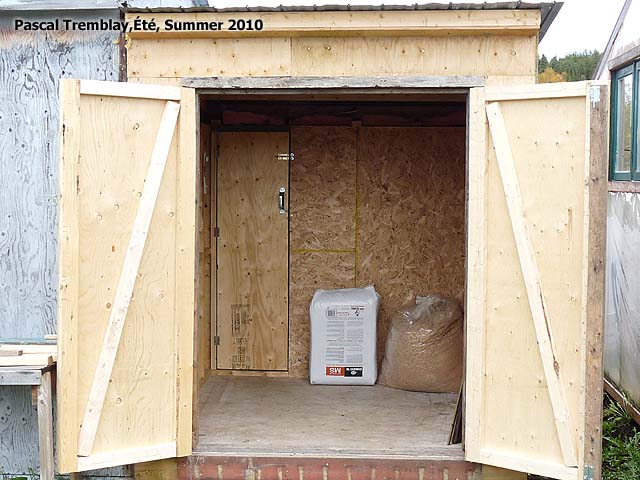  to Build a hen house for winter - Heating the chicken coop in winter