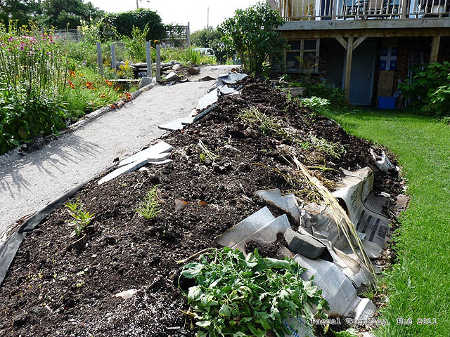 Faire un réseau de chemins dans son jardin - Allées sentiers et passages menant au jardin - Chemin de jardin en bois