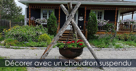 Suspendre un Chaudron fleuri au jardin - Comment Installer un chaudron en fonte avec des fleurs - Décoration au jardin