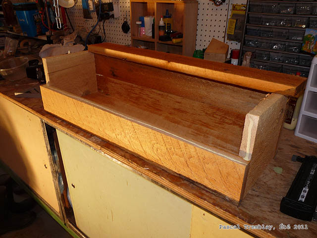 Bricoler jardinière balconnière en bois - Décoration par les plantes - Culture en contenants