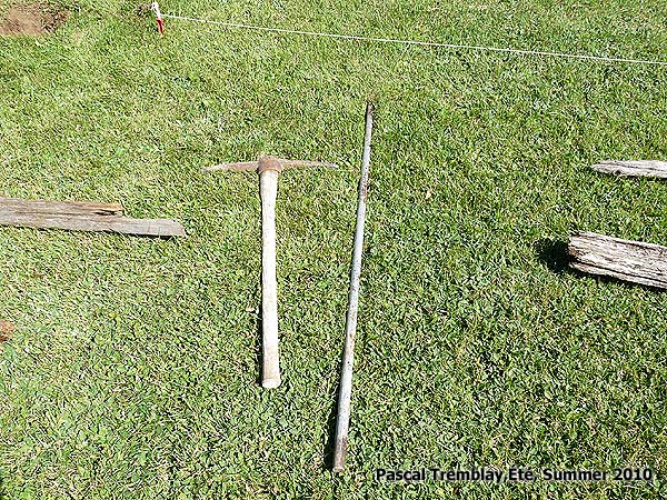 Faire Clôture en perches de cèdre - Pose de clôture - Piquets de cèdre