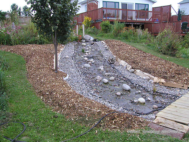 Nettoyer les berges - Construire un ruisseau - Aménager les berges d'un ruisseau artificiel