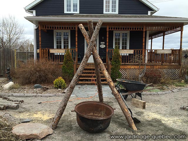 Jardinage en contenants - Pot de fleurs - Utiliser un chaudron en fonte