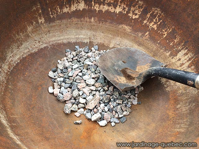 Concevoir un pot fleuri avec un chaudron � savon ancien