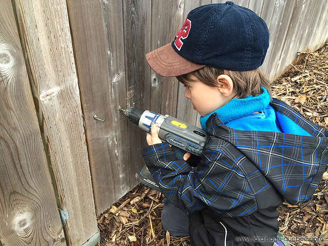 Comment installer une clôture de maison en bois