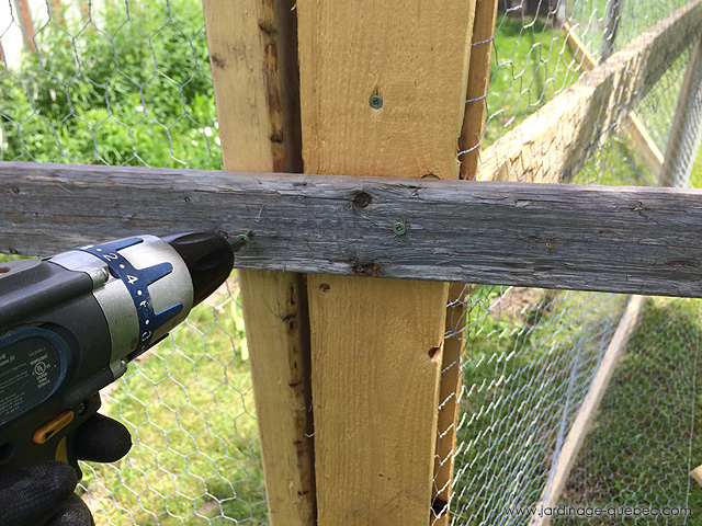 Truc pour soutenir une porte lors de son installation