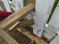 Comment installer un perchoir - Guide d'installation de perchoir au poulailler ou en volière extérieure