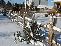 Instructions pour installer une clôture de jardin en perches - Comment construire une clôture en bois