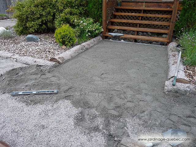 Pose de pierre naturelle sur fondation en gravier - Faire un pav� en pierre naturelle
