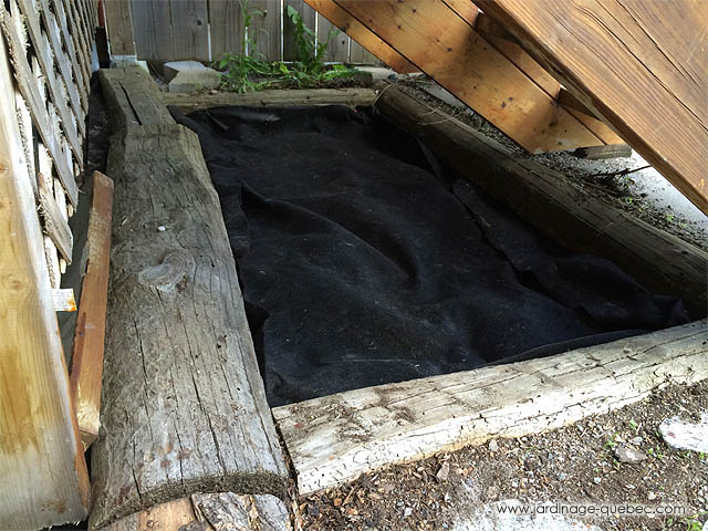 G�otextile - Plate-bande en pierre - Lit de jardin en pierre - Dessous d'escaliers