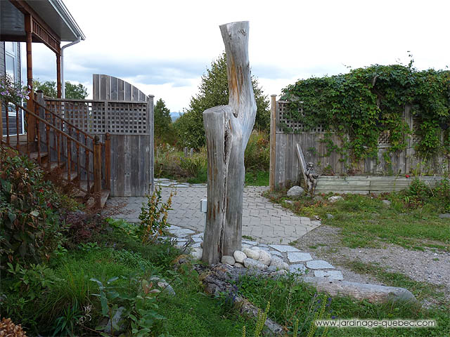 Installer des prises électriques au jardin - Support décoratif