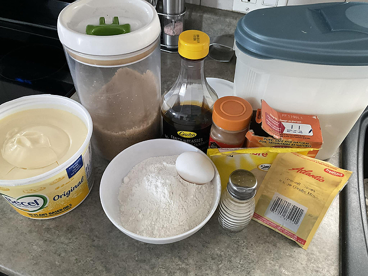 Biscuits à la mélasse roulés dans le sucre