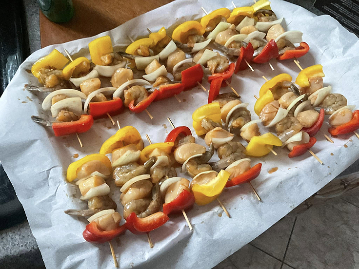 Brochettes de crevettes et de pétoncles à l'érable et à l'orange