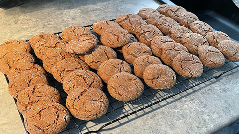 Recette de Biscuits à la mélasse roulés dans le sucre