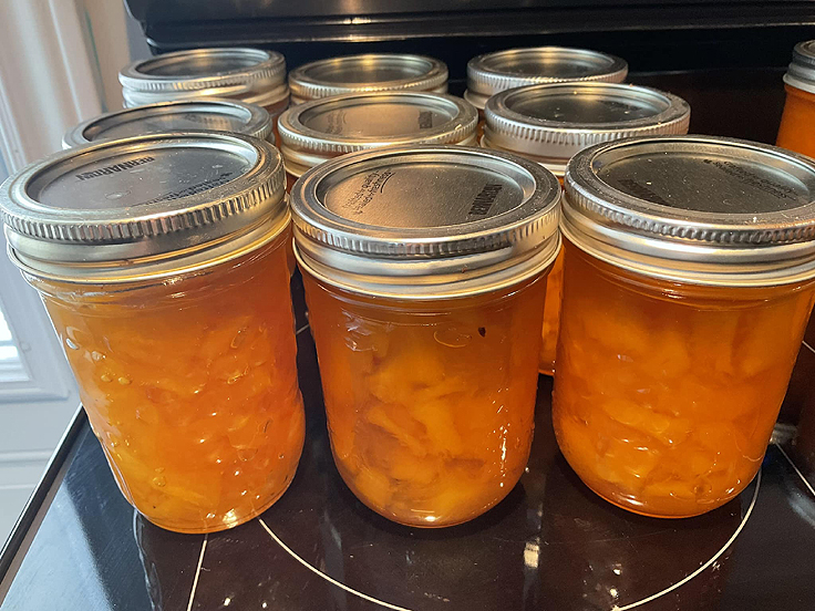 Cubes de citrouilles épicés en pots
