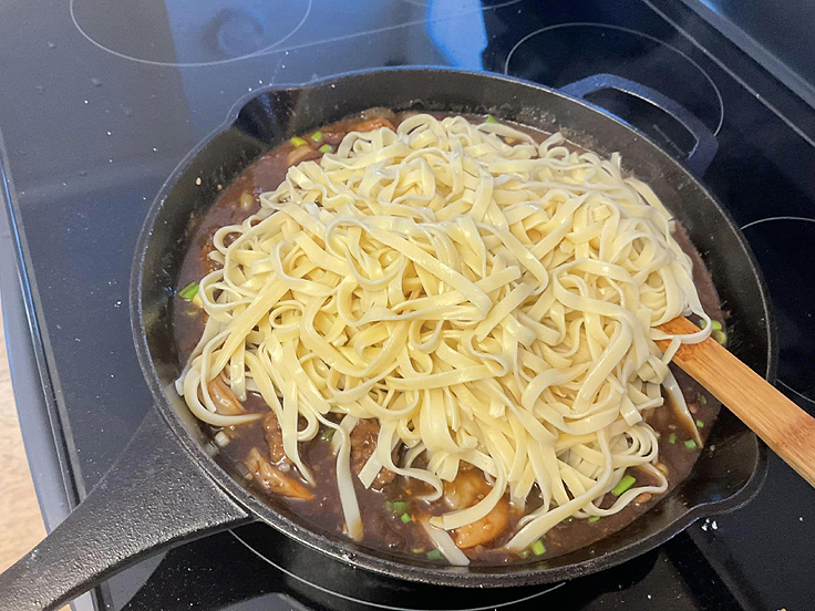 nouilles-teriyaki-au-steak-et-crevettes