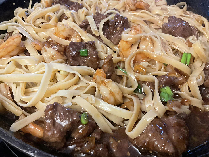 nouilles-teriyaki-au-steak-et-crevettes