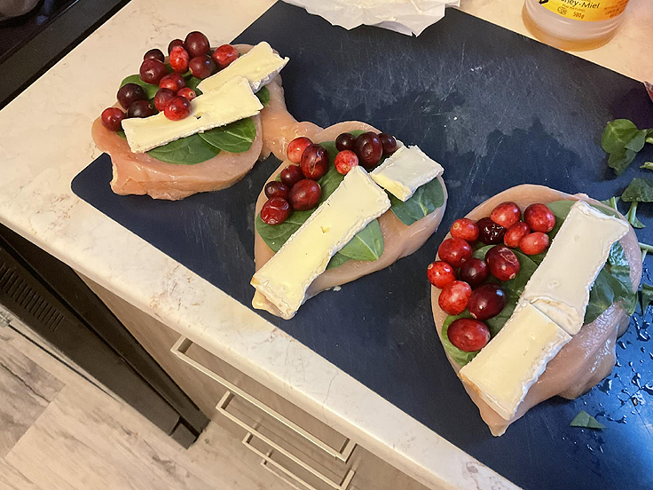 Poitrines de poulet farcies aux canneberges et brie