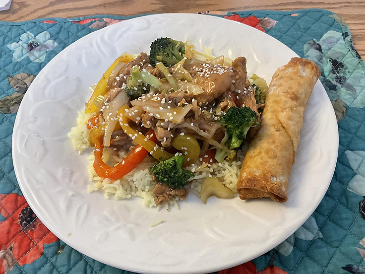 Recette de Poulet et légumes sautés à la sauce sucrée salée