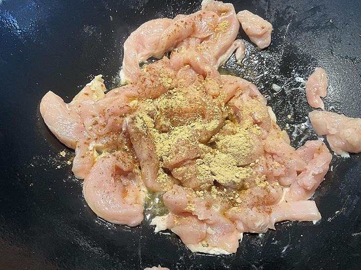 Recette de Poulet et légumes sautés à la sauce sucrée salée