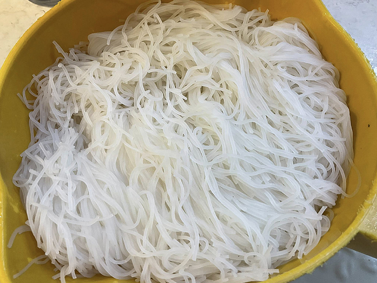 Poulet et légumes sautés à la sauce sucrée salée