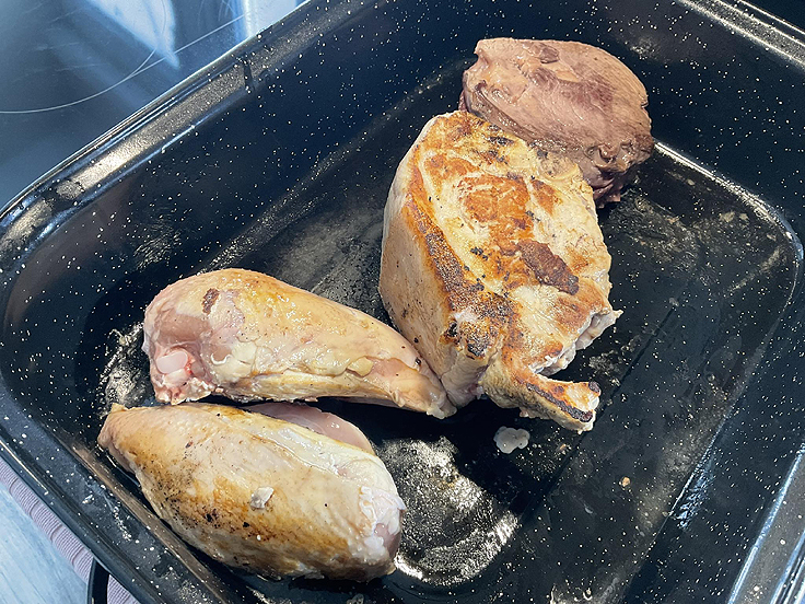 Rôti de boeuf porc et poulet