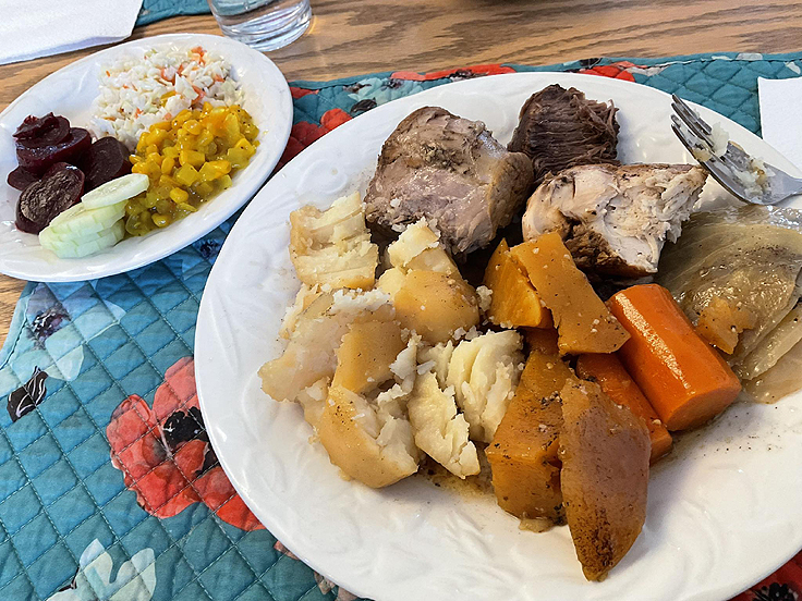 Rôti de boeuf porc et poulet