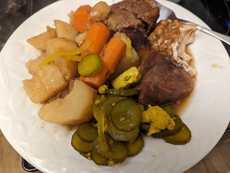 Rôti de boeuf porc et poulet