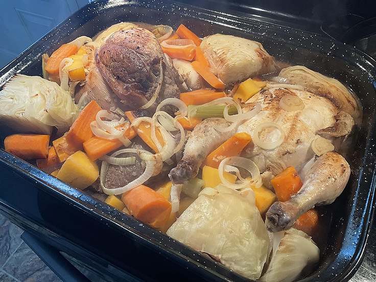 Rôti de boeuf porc et poulet