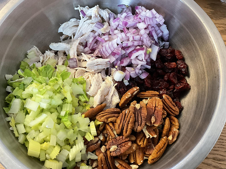 Salade canneberges pacanes et poulet