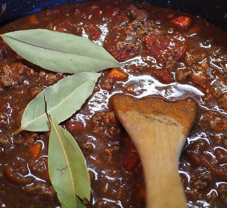 Feuilles de Laurier dans la sauce à spaghetti