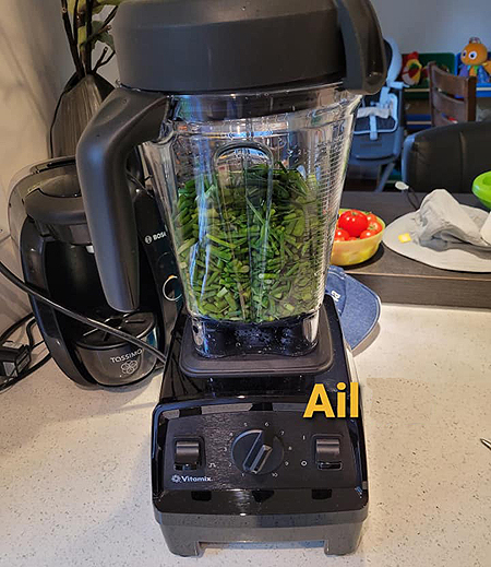 Broyer les fleurs d'ail