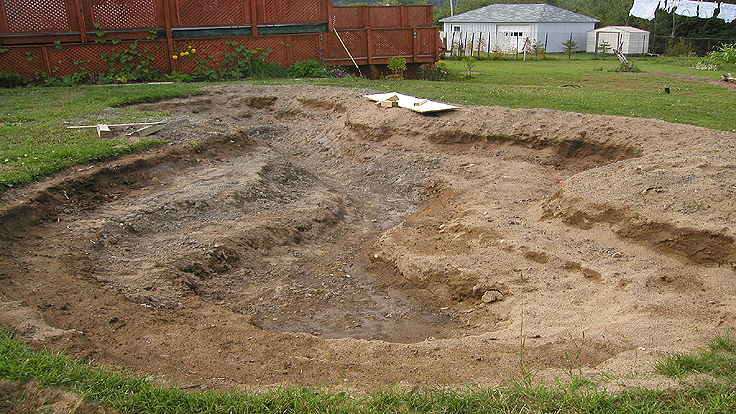 Creusage du lit du bassin de jardin