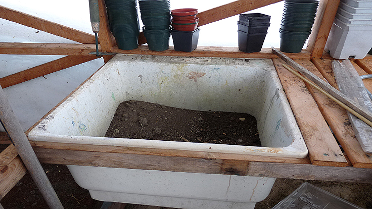 Idée d'évier utilitaire recyclé pour banc de rempotage