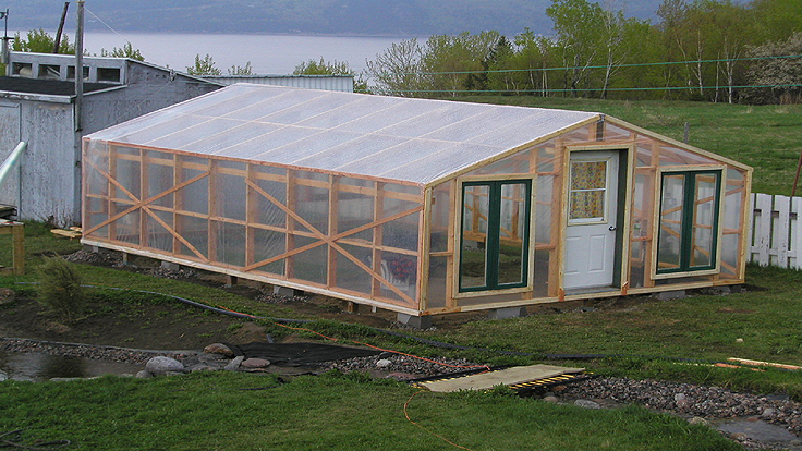 How to install greenhouse plastic